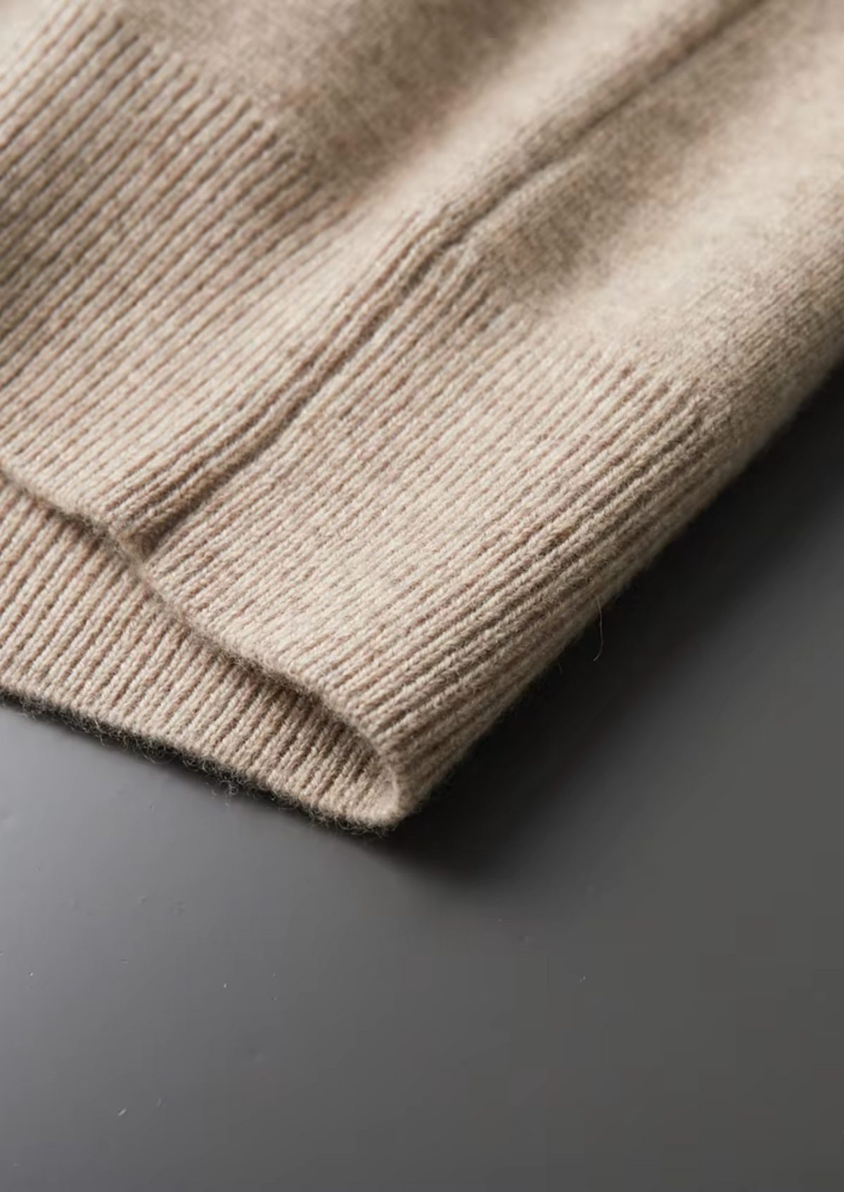 EXTRAFEINER MERINOWOLLE ZIP-POLO-STRICKJACKE