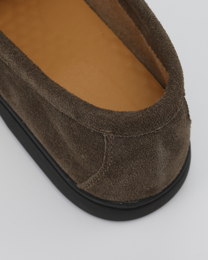 Premium Wildleder-Loafer – Schwarze Sohlen